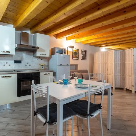 Inn Aosta Apartments شقة