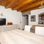 Inn Aosta Apartments Daire Aosta
